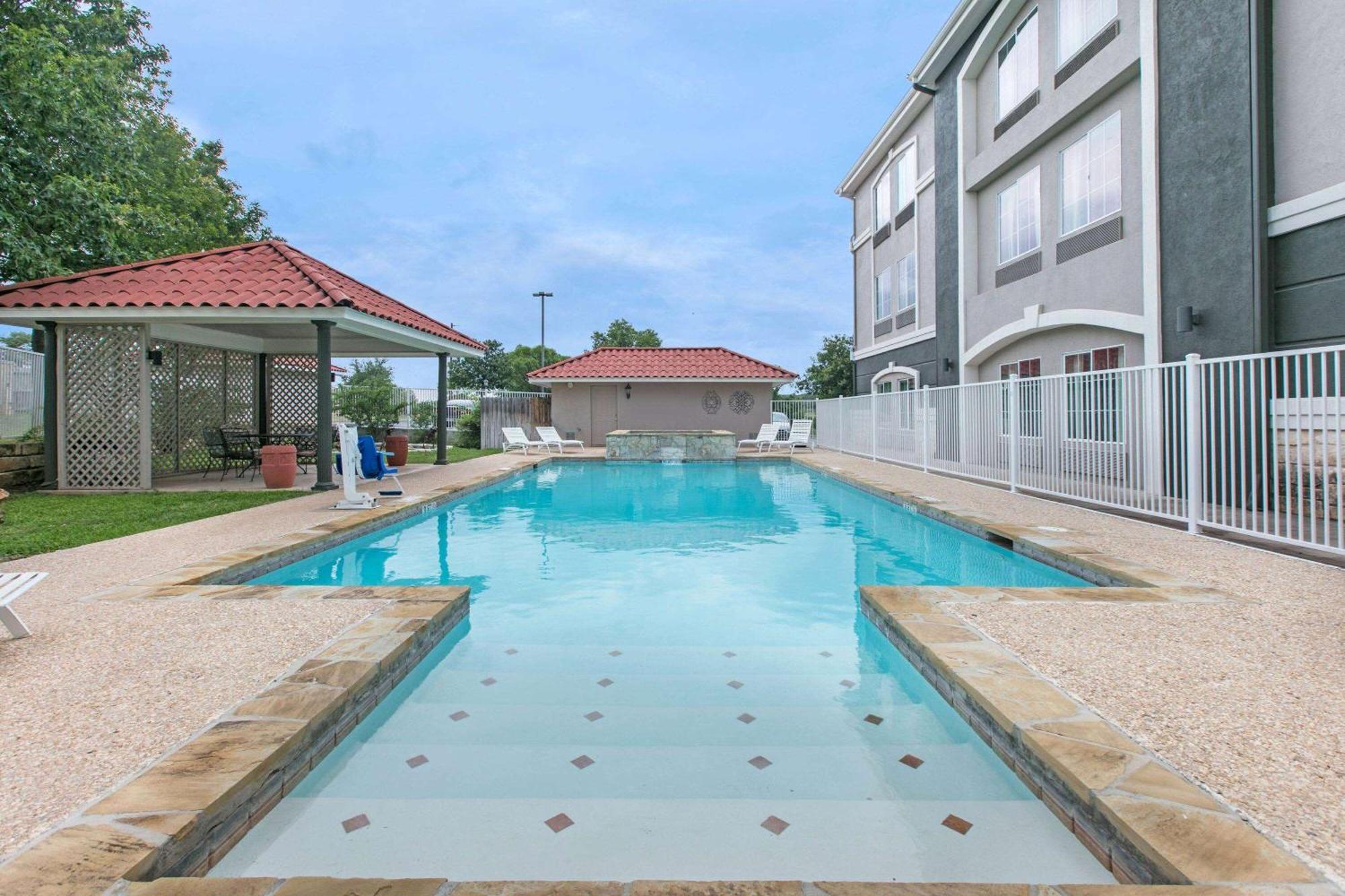 La Quinta By Wyndham Fredericksburg Hotel Eksteriør billede