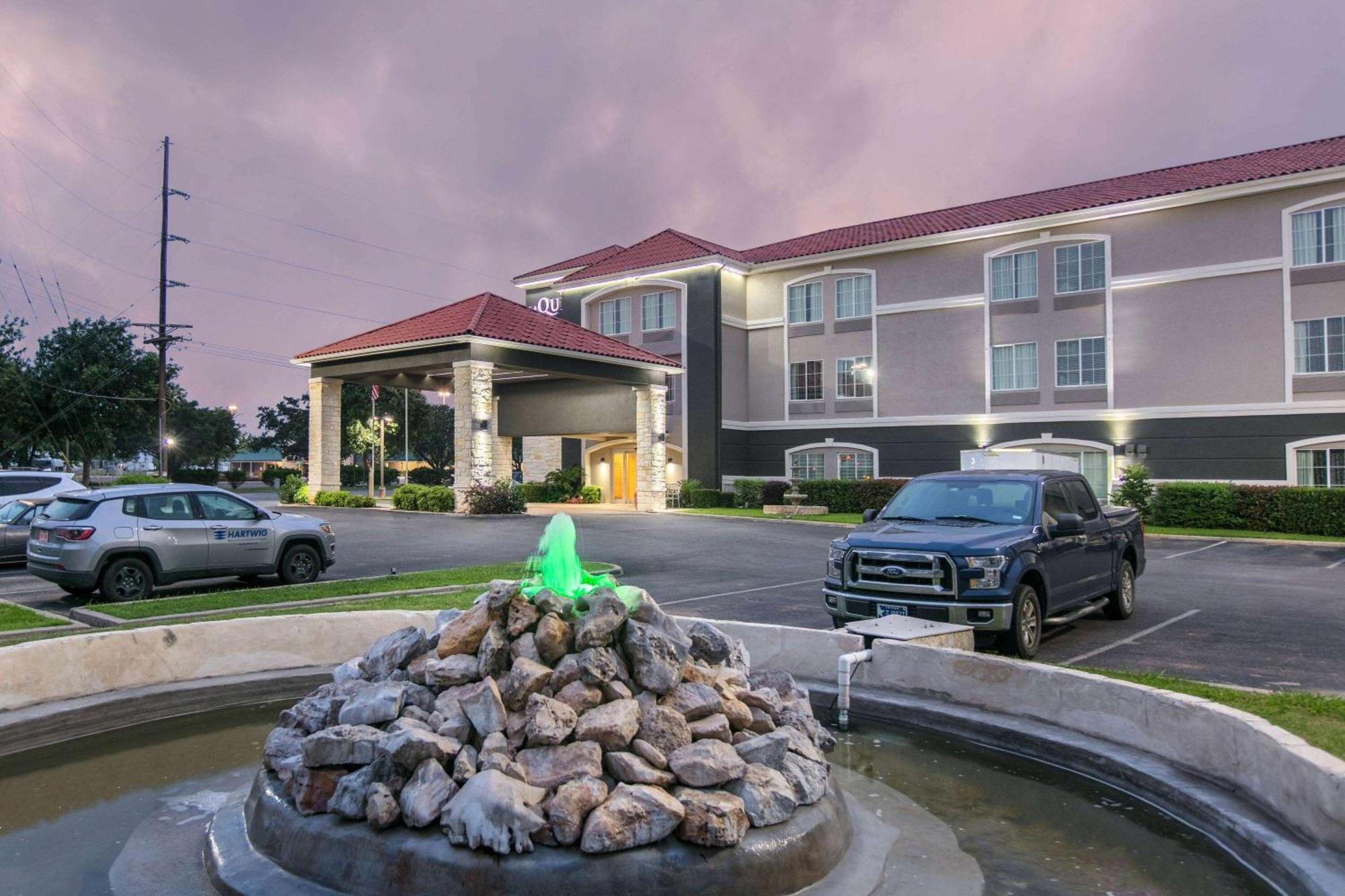 La Quinta By Wyndham Fredericksburg Hotel Eksteriør billede